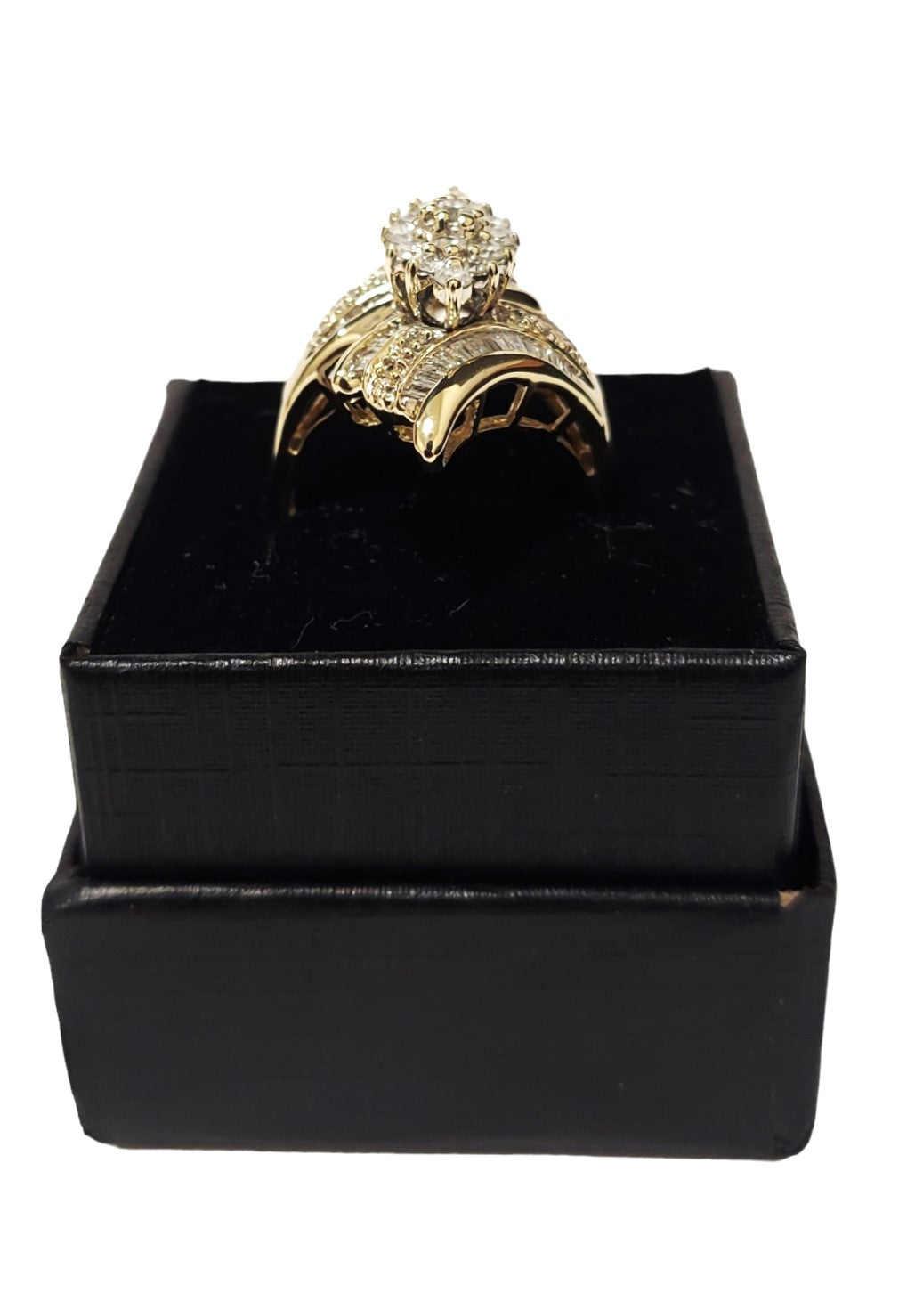 14k Ladies Yellow Gold round & baguette 2.0CT Diamonds ring