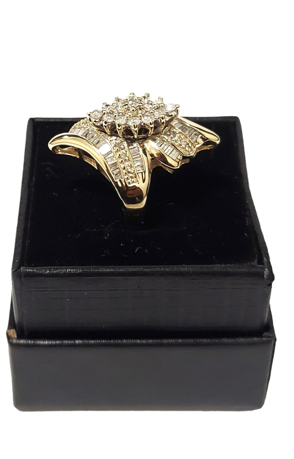 14k Ladies Yellow Gold round & baguette 2.0CT Diamonds ring