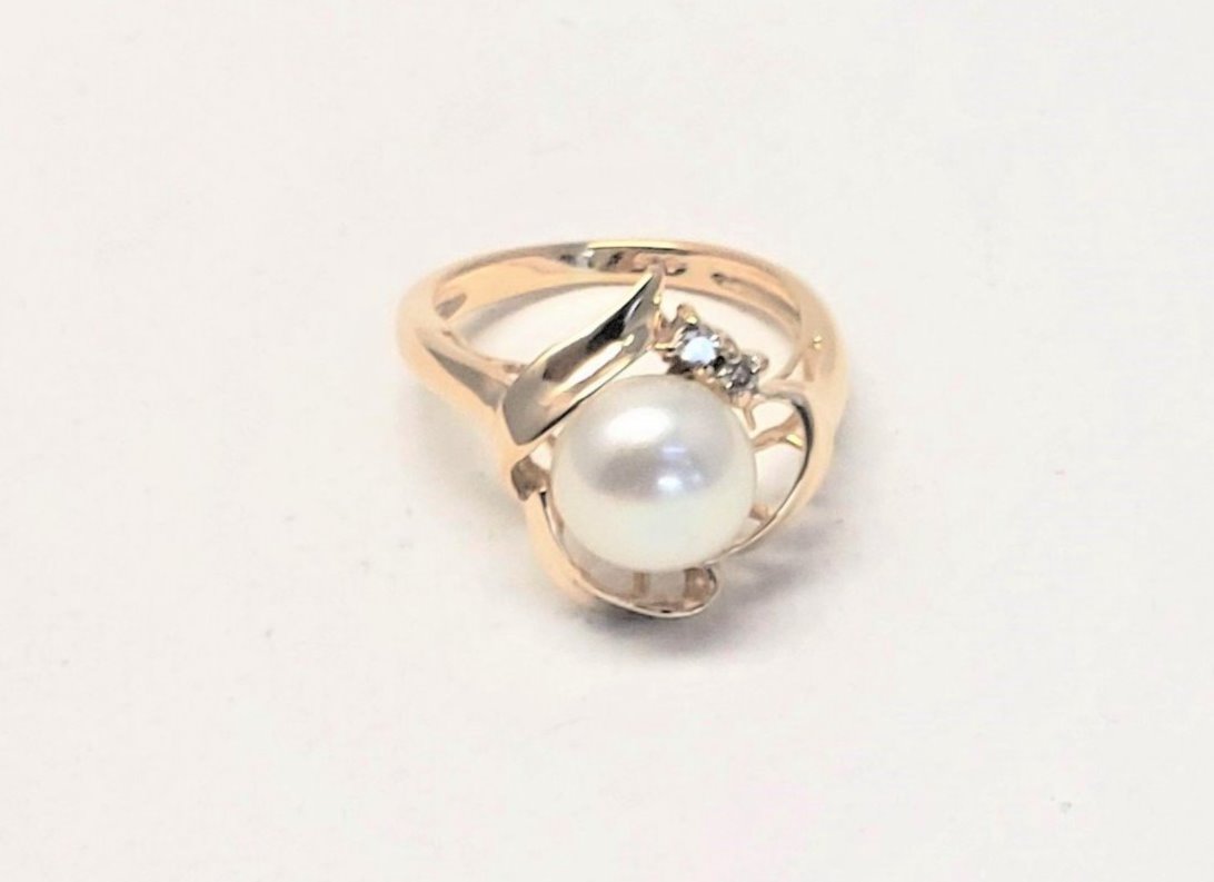 Ladies 14k yellow gold pearl & diamond ring - Luxury Diaz