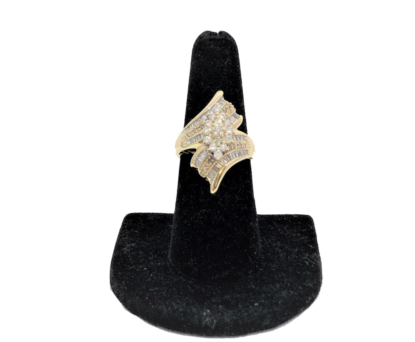 14k Ladies Yellow Gold round & baguette 2.0CT Diamonds ring