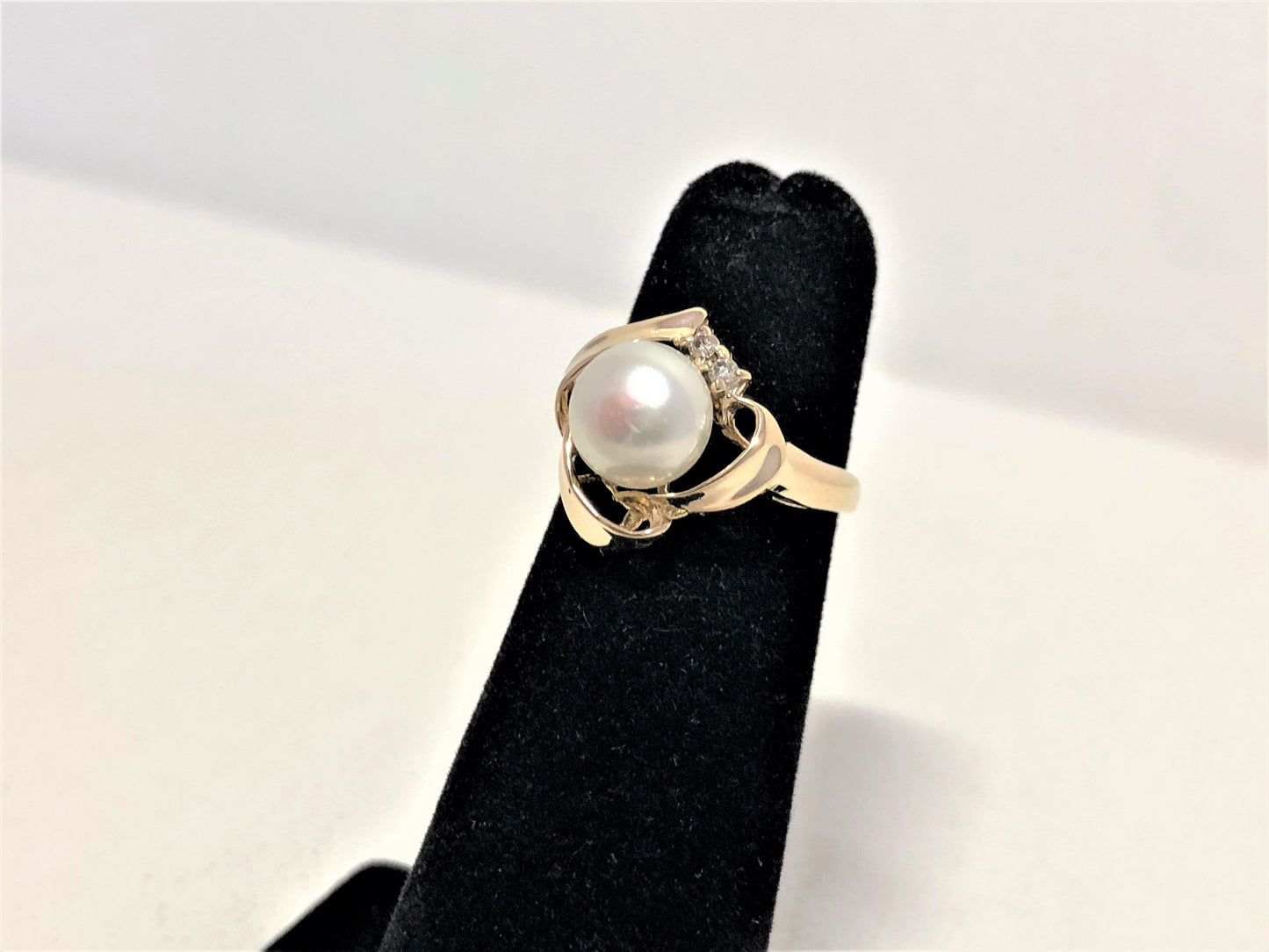 Ladies 14k yellow gold pearl & diamond ring - Luxury Diaz