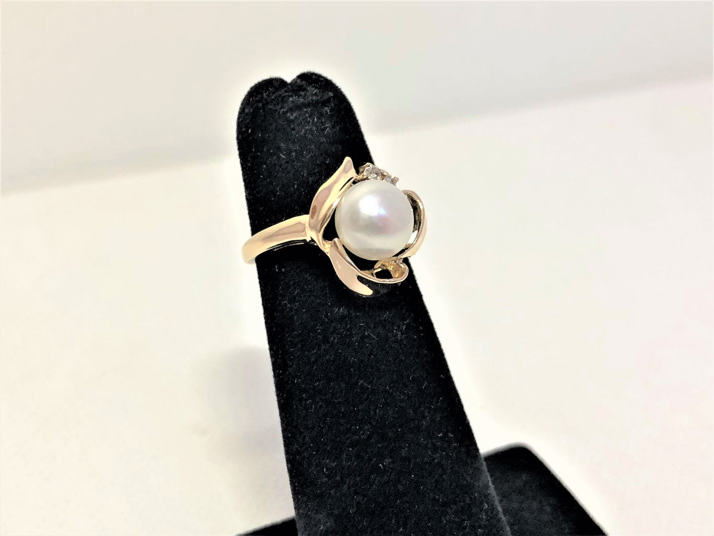 Ladies 14k yellow gold pearl & diamond ring - Luxury Diaz